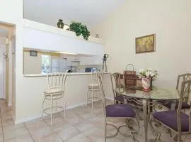 Close to Beaches, Downtown, Restaurants & Parks!