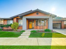 26 Mi to Fresno Pet-Friendly Home in Reedley!，位于Reedley的酒店