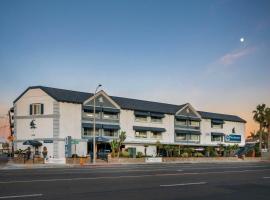 Best Western Harbour Inn & Suites Huntington - Sunset Beach，位于亨廷顿海滩的酒店