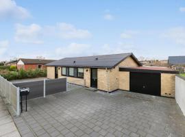 2 Bedroom Stunning Home In Grenaa，位于格雷诺的酒店