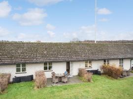 Awesome Home In Rønne With Wifi，位于阿灵厄的酒店