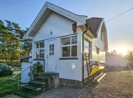 3 Bedroom Cozy Home In Skjærhalden