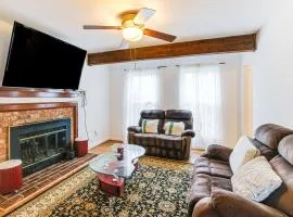 5 Mi to Potomac Mills Cozy Family Home with Deck!