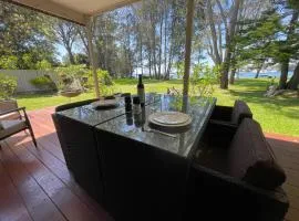 Lake House Escape - Lake Front Couples Retreat!