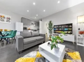 Stylish 1-Bed Apartment in London, Perfect for Contractors, Couples, Families, & Business Stays- Long & Short Stays Welcome