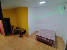 Departamento 3 - 1er piso Centro Pileta，位于福尔摩沙的酒店