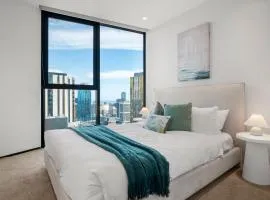 Gorgeous City Views 59th Floor 2BR with Pool & Gym