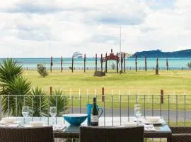 Te Tiriti Beach House - Paihia Holiday Home