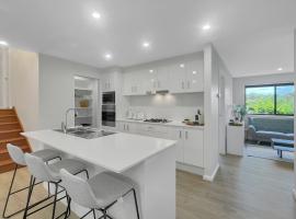 Spacious 4-Bed House Near Batemans Bay Centre，位于巴特曼斯贝的酒店