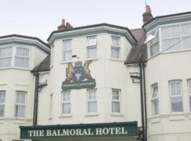 The Balmoral Hotel，位于滨海韦斯特克利夫的酒店