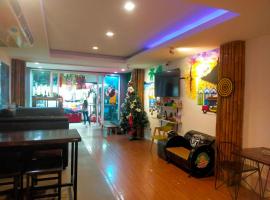 Popeyes Hostel Patong，位于芭东海滩的酒店