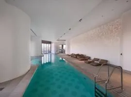 Riverfront 2 Bedroom Apt in Brisbane City with Parking