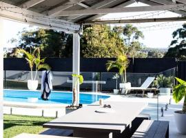 Casa Blanca-Lake side with pool