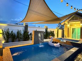 Tiny House Dferry With Private Pool OR 4 Room Homestay Jerantut Wifi Full Aircond，位于而连突的小屋