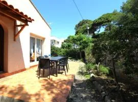 HYEGRASSE Villa pour 6 personnes à 100 mètres de la plage situé sur le Port d'Hyères