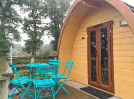 Cabane forestière avec terrasse près de la base nautique - FR-1-591-644