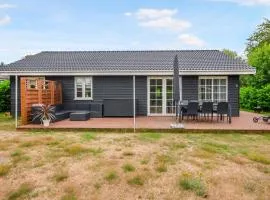 New Modern Holiday Home Near The Beach And City