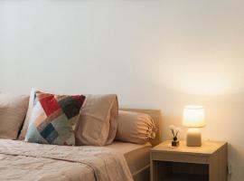 2BR The Linden Apartment, Marvel City Mall, Apartemen Pusat Kota，位于泗水的酒店