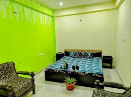 2 BHK & Balcony Nature's Theme Apartment Homestay