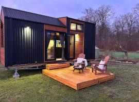 Little Harmony House by Tiny Away，位于Jægerspris的酒店