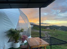 Tubburk glamping VIP，位于Ban Maeo Thap Boek的豪华帐篷
