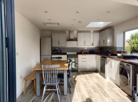 3 bed countryside cottage with use of private pool，位于诺里奇的酒店