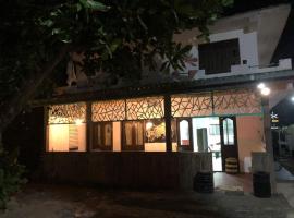 Deeruk Guest House Hikkaduwa，位于希克杜沃的酒店