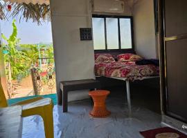 Sea Touch Beach Resort，位于Harihareshwar的酒店