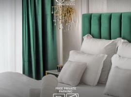 Sika Imperial Garden Apartment Arad，位于阿拉德的带停车场的酒店