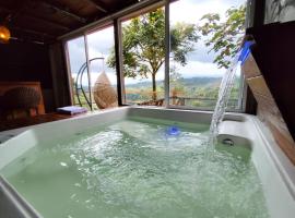 Glamping La Reserva，位于佩雷拉的山林小屋