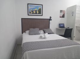 Loft 08 COMPLETO AR CANAIS ASSINAT GARAGEM，位于平达莫尼扬加巴的酒店