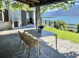 Casa Pipistrello by Fewotessin