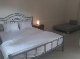 D' La Calma Guest House，位于Selong的酒店