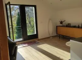 Appartement au calme, dans résidence sécurisée avec place de stationnement