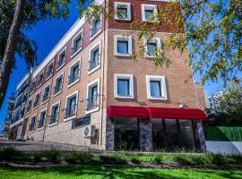 sh hotel business，位于Karşıyaka的酒店