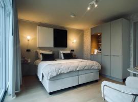 Wiltsangh Texel Tuinsuite Light，位于德瓦尔的带泳池的酒店