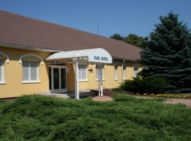 Park Hotel és Rendezvény Centrum Bábolna，位于Bábolna的酒店