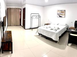 Marianas Apartments 5MIN SJO AIRPORT，位于阿拉胡埃拉的酒店