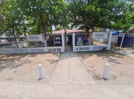 HOSTAL COVEÑAS INN，位于科韦尼亚斯的民宿
