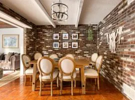 Adorable 4 bedroom home with Pool & more