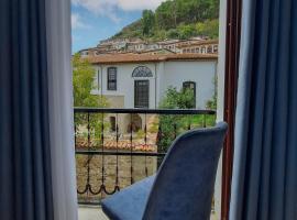 Villa Mishel Suites - Old Town Berat，位于培拉特的住宿加早餐旅馆