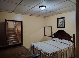 Hotel Senderos Maya，位于圣佩德罗苏拉的酒店