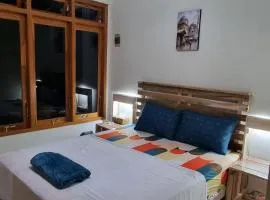 Taefoo Homestay - Istanbul Room with terrace Wifi, Fan, 3 Shared Bathrooms COOL & COZY