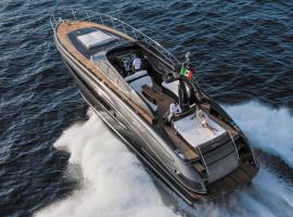 Riva Virtus 65 Yacht - Lamborghini of the Ocean - 4HR Day Trip from Marina Del Ray，位于洛杉矶的船屋