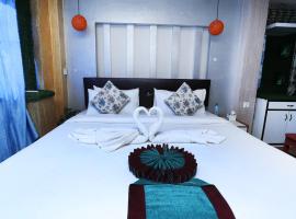 Hotel R Valley View And Family Restaurant Pvt Ltd，位于加德满都的酒店
