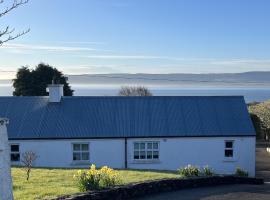 Cosy Donegal Cottage with Panoramic Sea Views，位于格林卡斯尔的酒店