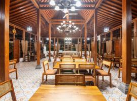 2-Bedrooms Villa Dalem Ksatrian Sleman Country Inn Yogyakarta Near Merapi Mountain，位于Pakem的酒店
