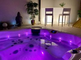 Private SPA Seeliebe - Ihre Ruheoase，位于Amriswil的带按摩浴缸的酒店