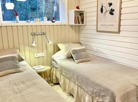 Lilla huset Bed & Breakfast - countryside guesthouse, free parking，位于厄勒布鲁的旅馆