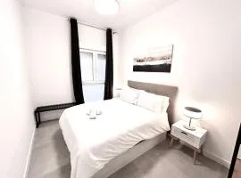 Convenient, Charming Apartment 15 Mins from City Center